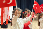 6 yaş grubu için hazırlanan programımız, ilkokula geçişi kolaylaştıran temel okuma yazma ve matematik becerilerini oyun ve etkinliklerle kazandırmayı hedefler.
