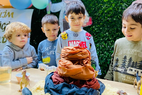 4 yaş grubu çocuklara özgüven kazandıran, dil gelişimlerini ve sosyal etkileşimlerini artıran oyun ve etkinliklerle dolu eğlenceli bir program sunuyoruz.