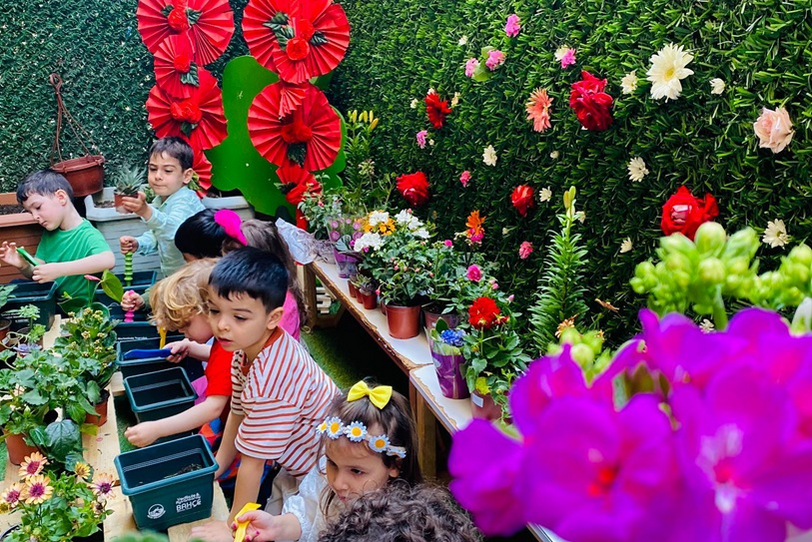 4 yaş grubu çocuklara özgüven kazandıran, dil gelişimlerini ve sosyal etkileşimlerini artıran oyun ve etkinliklerle dolu eğlenceli bir program sunuyoruz.