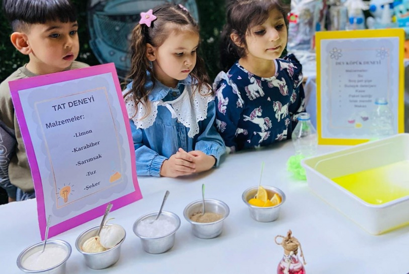 4 yaş grubu çocuklara özgüven kazandıran, dil gelişimlerini ve sosyal etkileşimlerini artıran oyun ve etkinliklerle dolu eğlenceli bir program sunuyoruz.