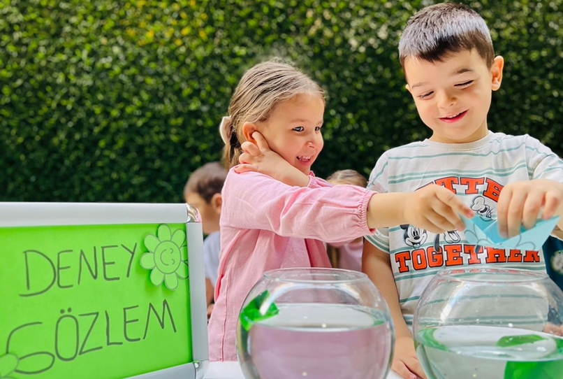 4 yaş grubu çocuklara özgüven kazandıran, dil gelişimlerini ve sosyal etkileşimlerini artıran oyun ve etkinliklerle dolu eğlenceli bir program sunuyoruz.