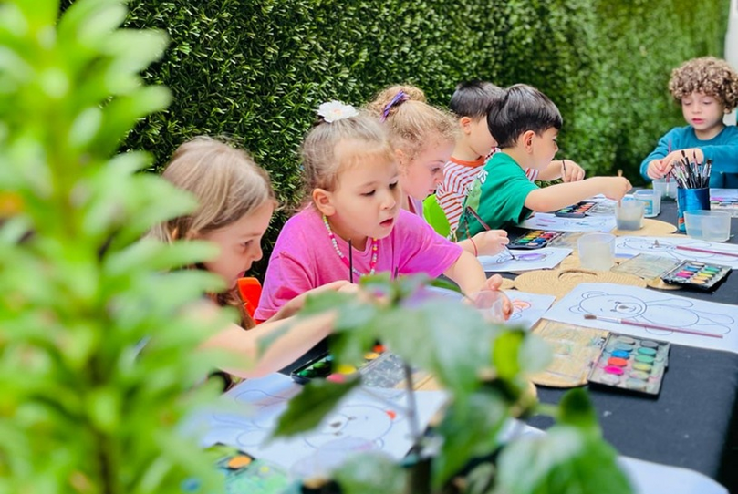 4 yaş grubu çocuklara özgüven kazandıran, dil gelişimlerini ve sosyal etkileşimlerini artıran oyun ve etkinliklerle dolu eğlenceli bir program sunuyoruz.