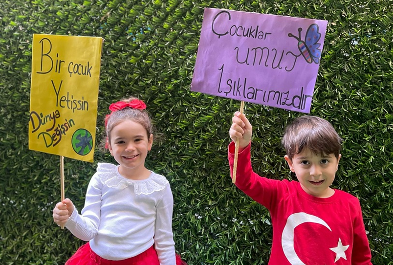 5 yaş çocuklarına özel programımız, okula hazırlık, dikkat süresi geliştirme ve sosyal beceri kazanımına odaklanan öğretici ve eğlenceli etkinliklerle doludur.