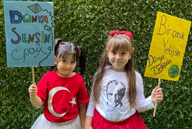 5 yaş çocuklarına özel programımız, okula hazırlık, dikkat süresi geliştirme ve sosyal beceri kazanımına odaklanan öğretici ve eğlenceli etkinliklerle doludur.