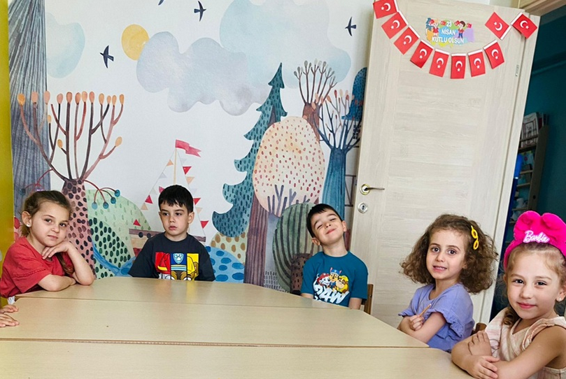 4 yaş grubu çocuklara özgüven kazandıran, dil gelişimlerini ve sosyal etkileşimlerini artıran oyun ve etkinliklerle dolu eğlenceli bir program sunuyoruz.